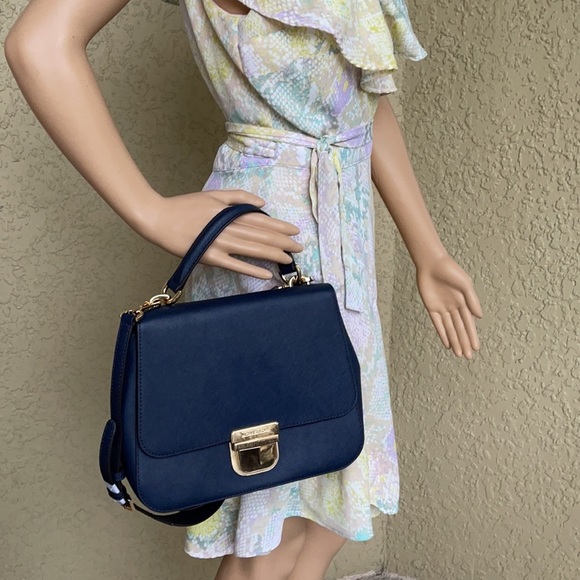 Michael Kors Bridgette MD TH Messenger Navy - Picture 14 of 16